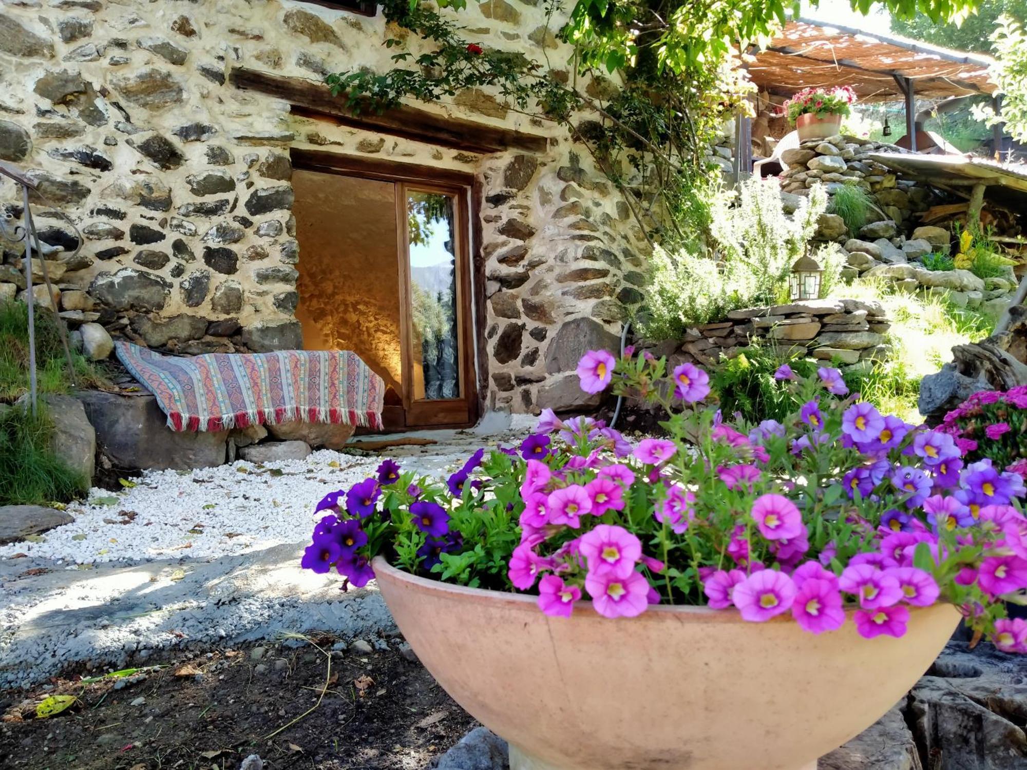 Bed and Breakfast Les Toits Rouges - Le Luxe De La Simplicite Au Bout Du Sentier Saint-Étienne-de-Tinée Zewnętrze zdjęcie